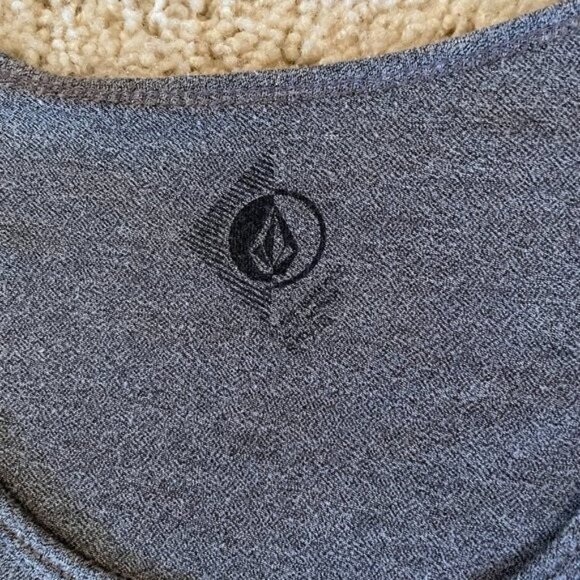 Volcom Biker Tee Size S Runs Large Oversized Loose Fit Graphic Gray Cap Sleeves - Picture 3 of 6